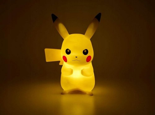 Pokémon - PIKACHU LED  Wyjątkowa lampa LED 3D w kształcie Pikachu o wysokości 25 cm - oficjalny licencjonowany produkt firmy The Pokémon Company.