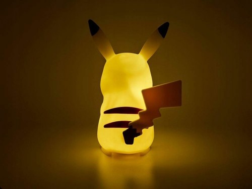 Pokémon - PIKACHU LED  Wyjątkowa lampa LED 3D w kształcie Pikachu o wysokości 25 cm - oficjalny licencjonowany produkt firmy The Pokémon Company.