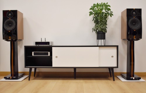 Drewniana szafka rtv SONOROUS RETRO RTRA-140-BLK-WHT  szerokość 140 cm 