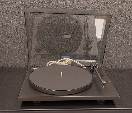 Gramofon Pro-ject Primary E Black + OM NN (1)