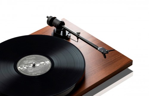 Pro-Ject E1 BT + OM5e Gramofon Plug & Play Hi-Fi, Bluetooth, drewno