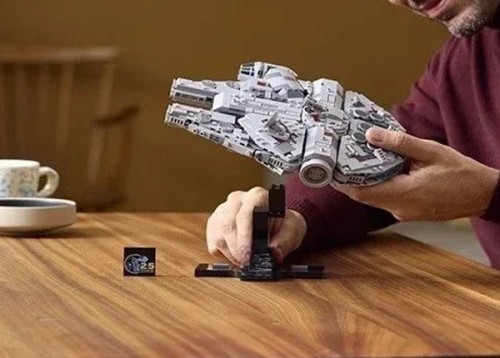 Zestaw klocków STAR WARS Sokół Millenium model na 25-lecie - Zamiennik