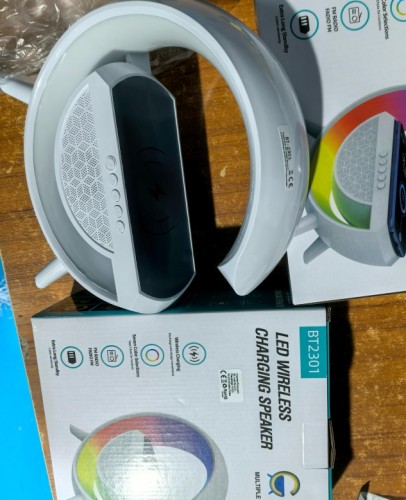 Głośnik RGB lampka LED ładowarka