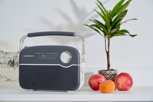 Przenośne radio FM z funkcją Bluetooth i ładowaniem słonecznym Thomson RTS450BTG (6)