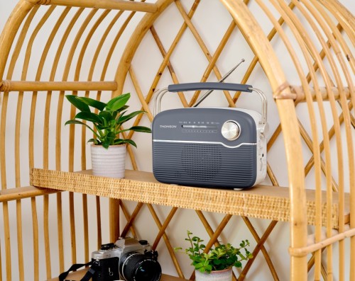 Przenośne radio FM z funkcją Bluetooth i ładowaniem słonecznym Thomson RTS450BTG (7)