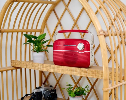 Przenośne radio FM z funkcją Bluetooth i ładowaniem słonecznym Thomson RTS450BTR (7)