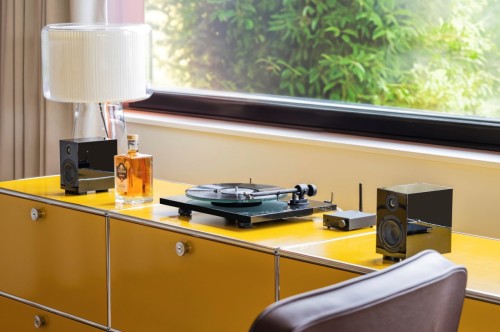 Pro-Ject T1 EVO PHONO + OM10 - fortepianowa czerń (2)