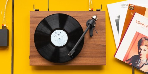 Pro-Ject T2 + Sumiko Rainier - Gramofon z ramieniem 9\ - orzech (2)