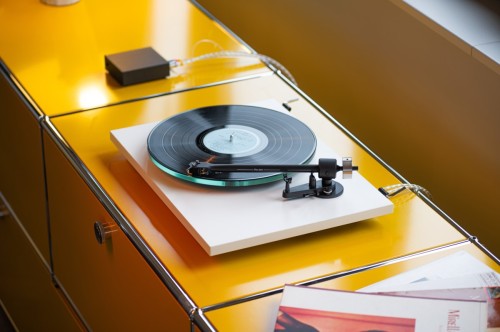 Pro-Ject T2 + Sumiko Rainier - Gramofon z ramieniem 9\ - matowa biel (2)