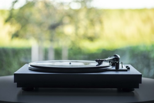 Pro-Ject A1.2 - Nowa generacja w pełni automatycznego gramofonu, czarny, OM10 (2)