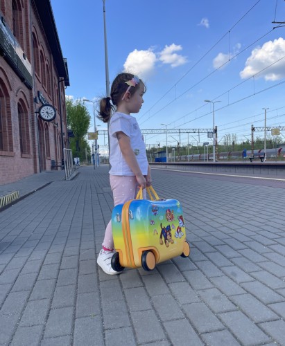 Jeżdżąca walizka podróżna Psi Patrol - żółta mała (5)