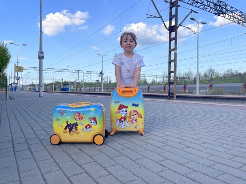 Jeżdżąca walizka podróżna Psi Patrol - żółta mała (7)