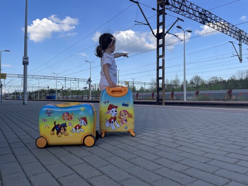 Jeżdżąca walizka podróżna Psi Patrol - żółta mała (8)