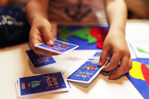 Play & Fun Secret Pocket Poszukiwacz Kształtów gra sensoryczna (3)
