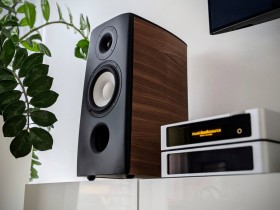 Acoustique Quality CANTO   Audiofilska kolumna podstawkowa, dwudrożny zestaw o mocy 120W / SB ACOUSTICS