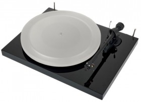Obrazek dla: Project Debut III Esprit HG Black + OM10 gramofon z wkładką Ortofon OM10E.