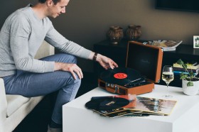 Gramofon z głośnikami Lenco TT10BN  (brązowy)