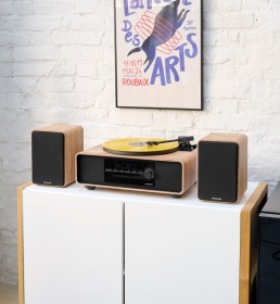 Obrazek 2 dla: Gramofonem z głośnikami Bluetooth, radiem FM, odtwarza płyty CD/MP3 Thomson MIC300TT/602DUO