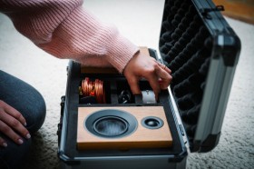 Obrazek 2 dla: Zestaw podróżny ProJect TRAVEL SET – Praktyczny system audio w opakowaniu podróżnym/prezentowym, czarny + orzech