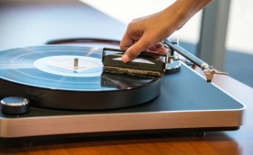 Obrazek 2 dla: Audioquest Silver Anti Static Record Brush  szczotka węglowa do czyszczenia płyt LP (1086 tys. włókien)