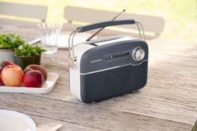 Obrazek 2 dla: Przenośne radio FM z funkcją Bluetooth i ładowaniem słonecznym Thomson RTS450BTG